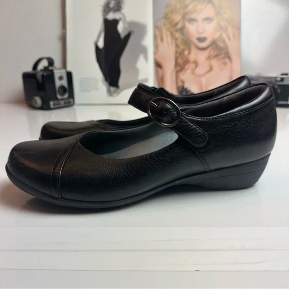 Dansko Black Mary Jane Flats Comfort Shoes Size 39 (8.5) Workwear Everyday - Picture 1 of 8
